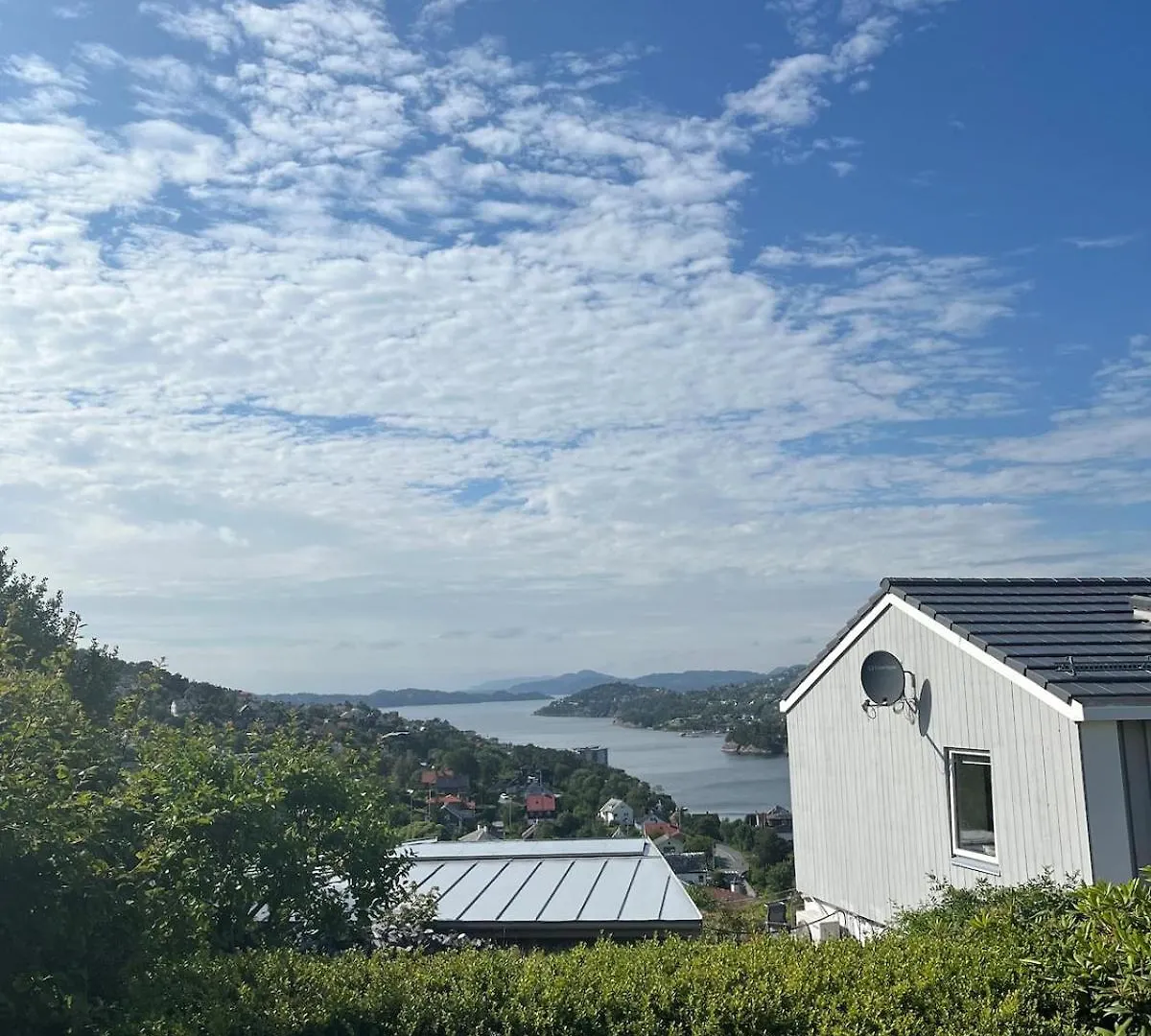 Modern detached house by the mountains & sea Villa Bergen 0*,