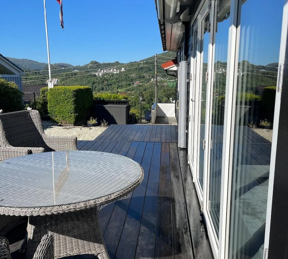 Modern detached house by the mountains & sea Villa Bergen