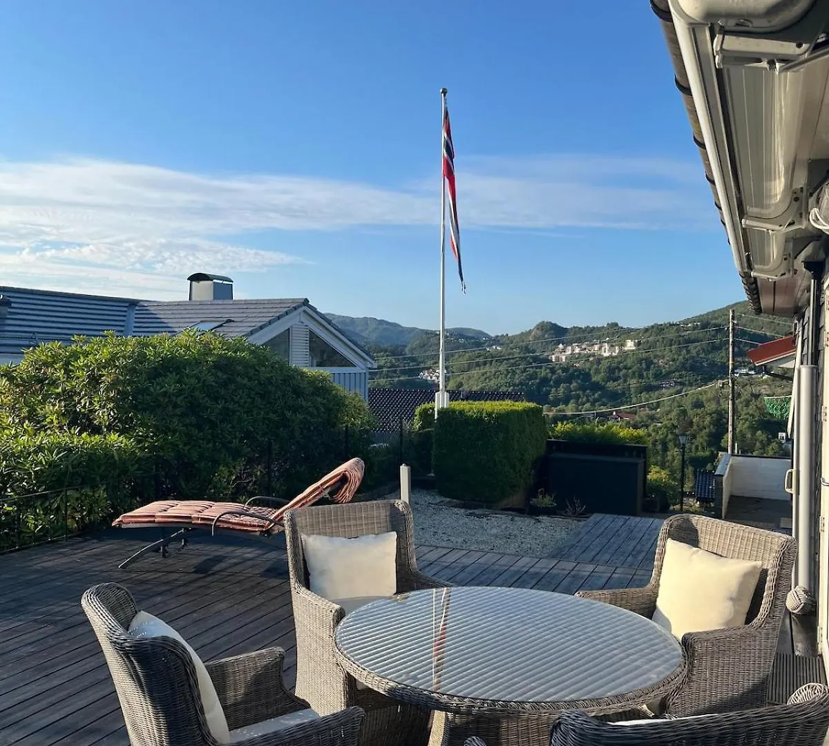 Modern detached house by the mountains & sea Villa Bergen